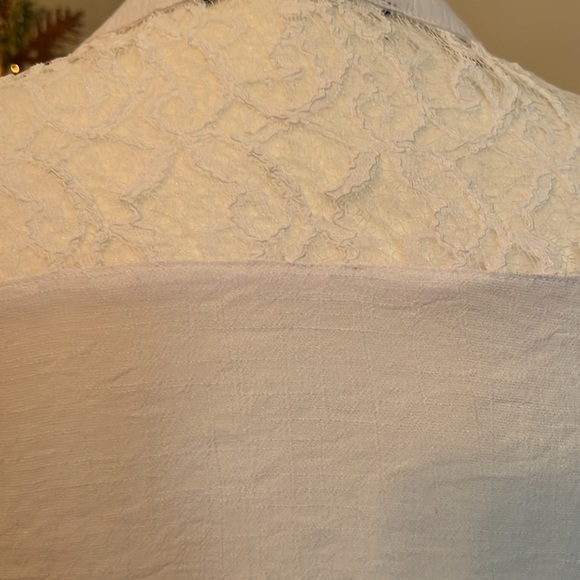 Beautiful white linen feel V-neck blouse button up pull over, adjustable sleeves - Picture 6 of 8